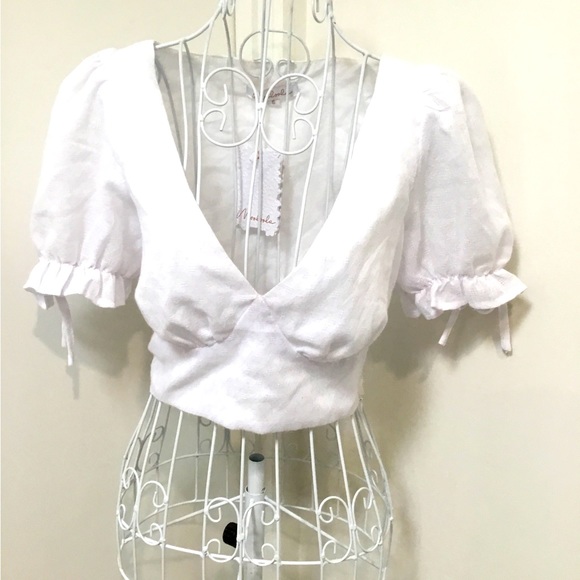 Mooloola Tops - Women’s short sleeve top white size 6BNWT